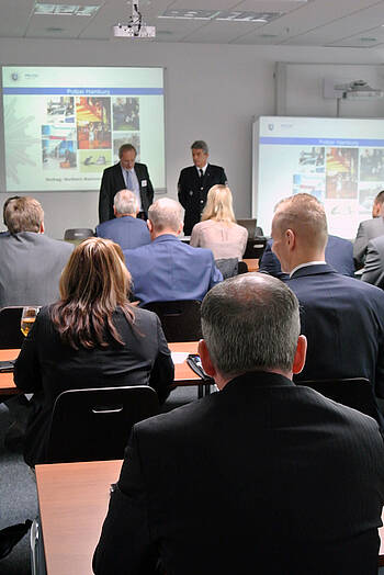Eine Reihe von Vorträgen bildete den fachlichen Rahmen für das Forum Sicherheit.