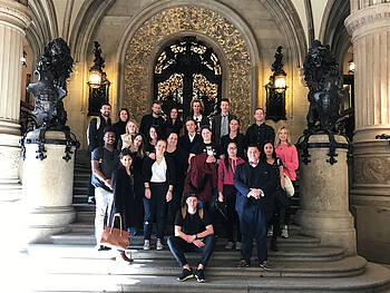 Gruppenbild im Hamburger Rathaus