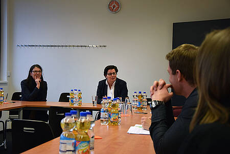 Rege Diskussion beim Kaminabend BWL