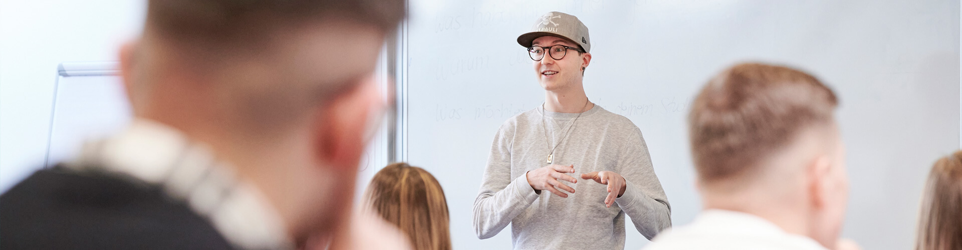 Student hält einen Vortrag an der NBS